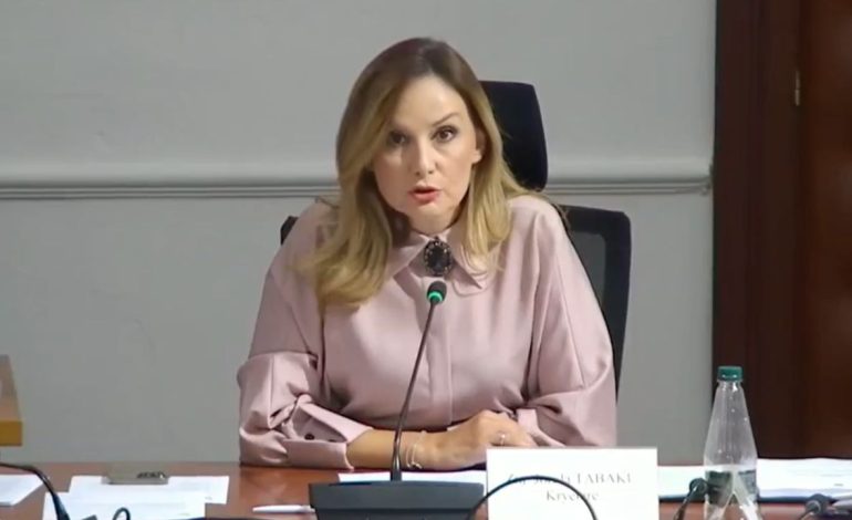 Komisioni për çështjet Europiane, Tabaku nis mbledhjen me kritika: Balanca e pushteteve dhe respektimi i shtetit ligjor janë sot në rrezik