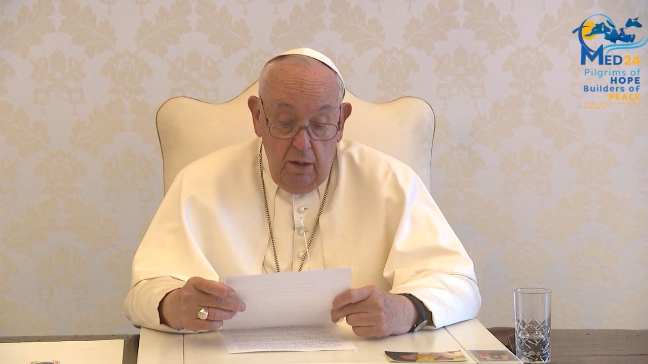 Papa Françesku mesazh për të rinjtë në 10 vjetorin e vizitës në Tiranë: Ju jeni e ardhmja e rajonit të Mesdheut