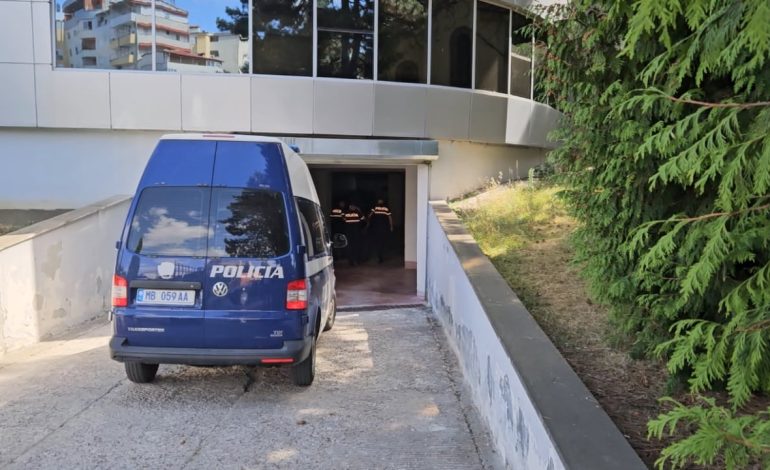 “Nuk e ngacmova, më kanë marrë pronat në fshat”, 71-vjeçari shfaq çrregullime të shëndetit mendor në seancën gjyqësore, tentoi të abuzonte me 9-vjeçaren