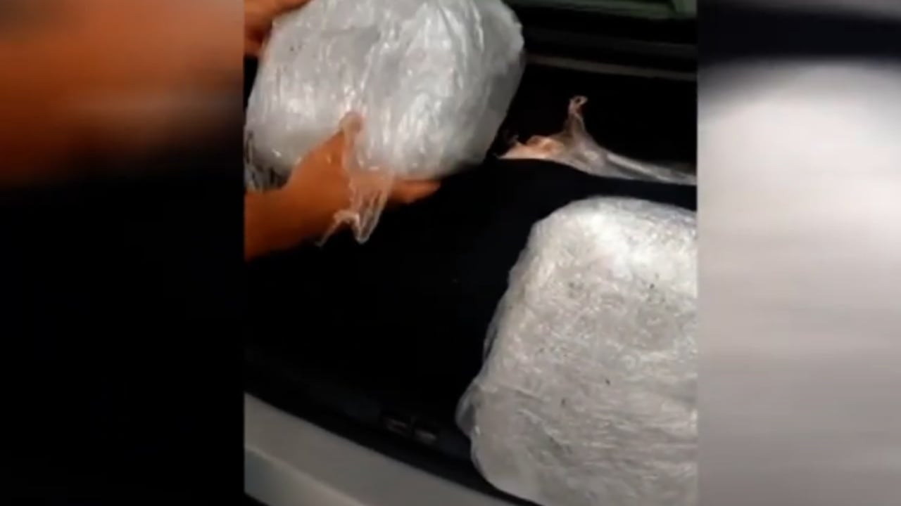 Mbante në makinë 30 kg kanabis, vihet në pranga 82-vjeçari në Kozan! Pakot ishin fshehur…