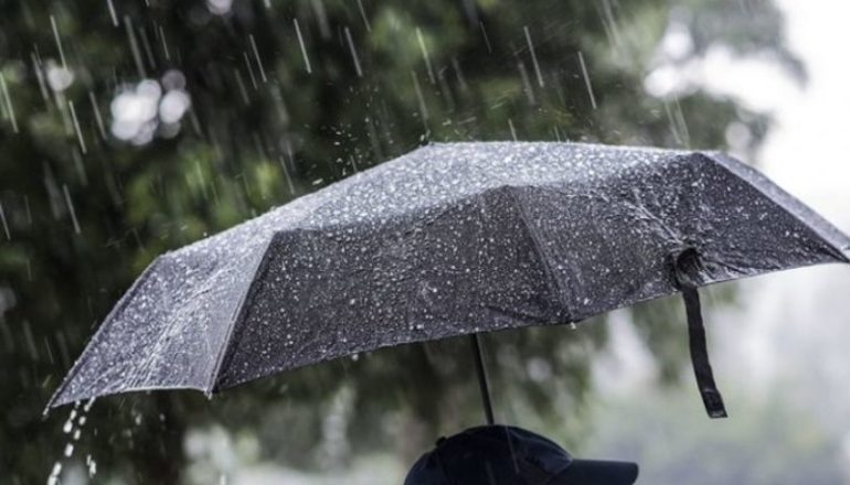 Fundjavë me shi dhe mot i paqëndrueshëm, temperaturat pësojnë rënie të ndjeshme