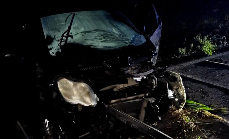 Aksident i rëndë në aksin Berat-Lushnjë/ Përplasen kokë më kokë dy mjete, pesë pasagjerët e njërës prej makinave po ktheheshin nga dasma