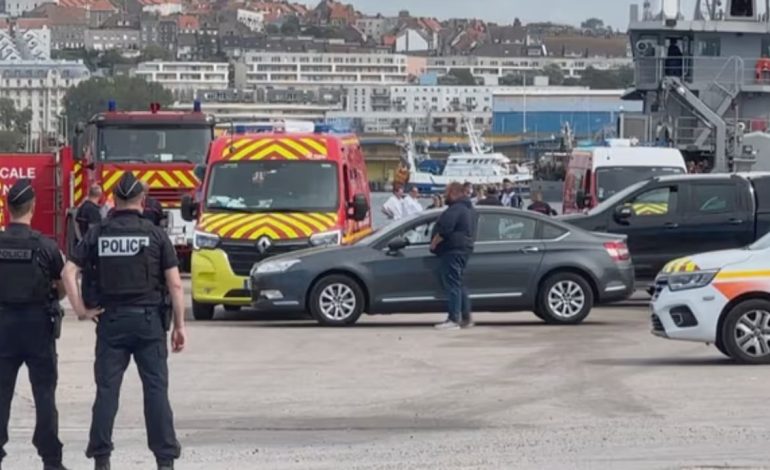 Tragjedi në kanalin anglez! Mbytet gomonia me emigrantë, 12 të vdekur, mes tyre 6 fëmijë dhe një grua shtatzënë