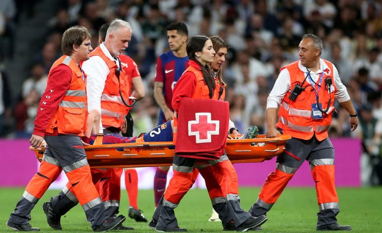 Jashtë fushave prej kohësh për shkak dëmtimi, De Jong: Periudhë e vështirë, e vërtëta për operacionin