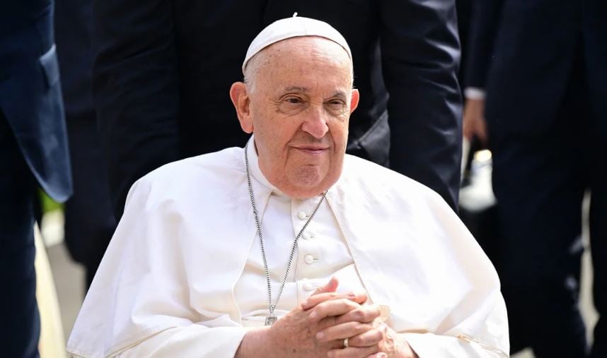 Papa Françesku kritikon Trumpin dhe Harrisin: Votuesit duhet të zgjedhin të keqen më të vogël, mes të dyve