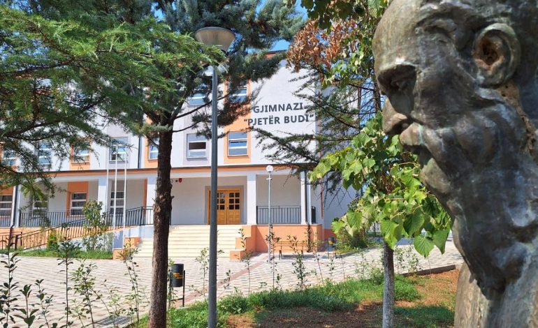 “Priti 300 nxënës e mësues këtë vit shkollor”, Rama ndan pamje nga shkolla ‘Pjetër Budi’ në Burrel: Kushte moderne
