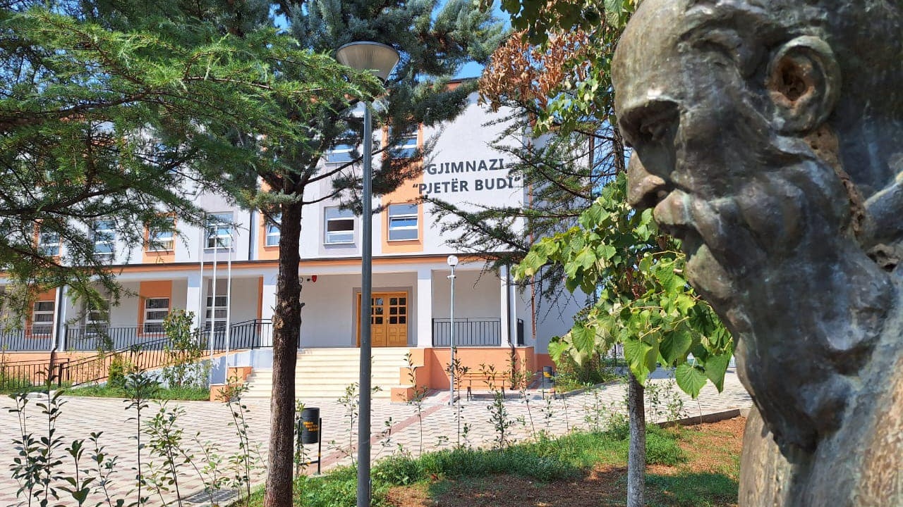 “Priti 300 nxënës e mësues këtë vit shkollor”, Rama ndan pamje nga shkolla ‘Pjetër Budi’ në Burrel: Kushte moderne