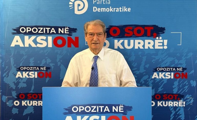 “Do të trajtoj njëlloj si anëtarë të organizatës kriminale”, Berisha sqaron deklaratën e një dite më parë: Nuk kam kërcënuar asnjë gazetar! Kërkova të jenë profesionistë