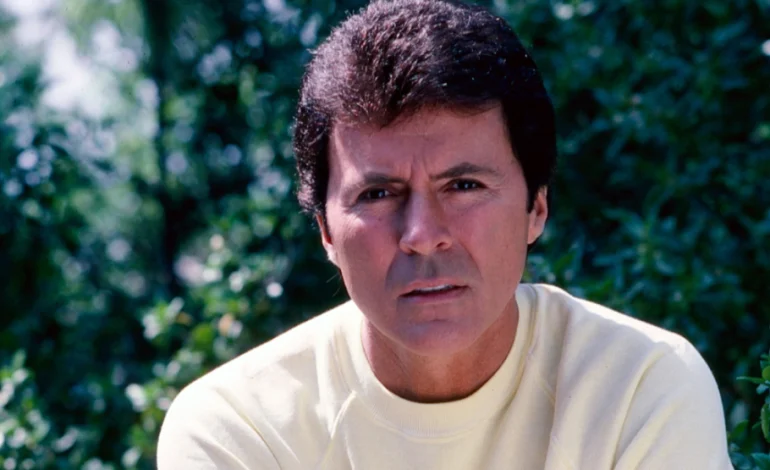 Ndahet nga jeta legjenda e Hollywood-it