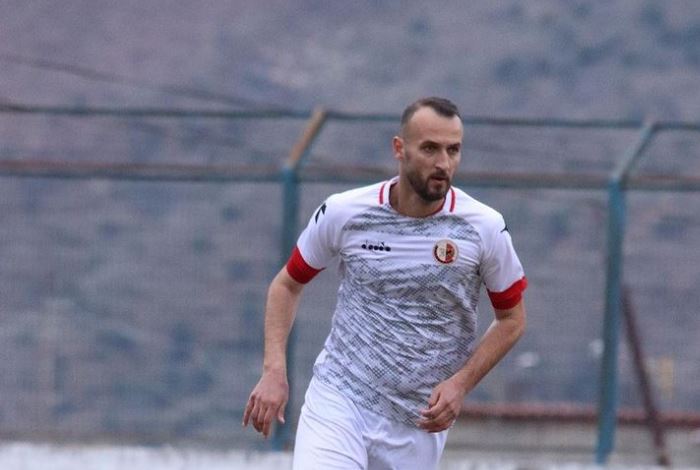 Si kurrë më parë/ Ish-futbollisti tregon anën e tij romantike