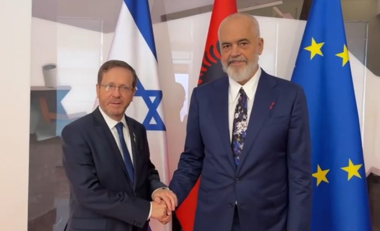 Presidenti i Izraelit vjen në Tiranë, mirëpritet nga Kryeministri Rama