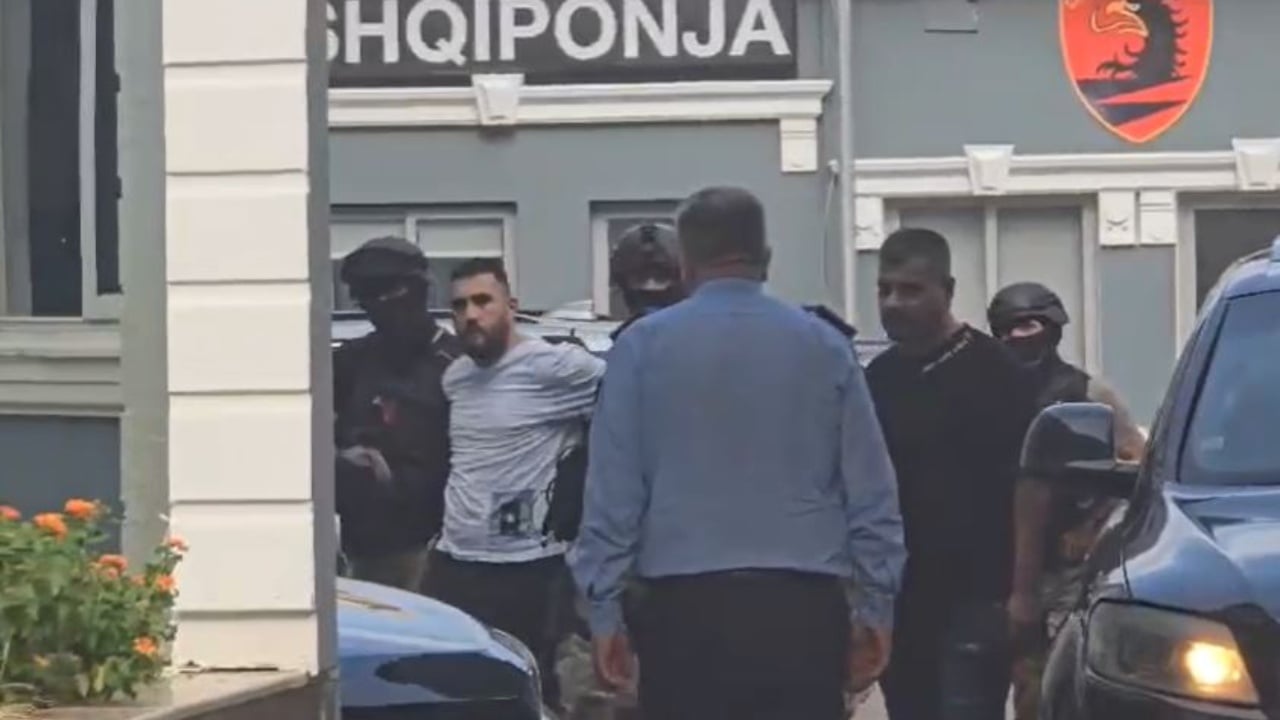 Videolajm/ U përballën në Drejtorinë e Tiranës, çfarë i tha Marklen Haka nën pranga Tonin Vocajt?