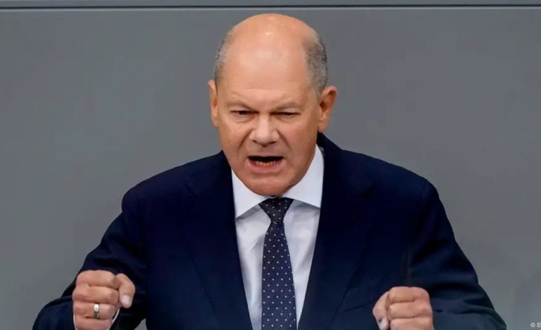 Çështja e emigracionit “nxjerr nga vetja” Scholz, kancelari sulmon ashpër kreun e opozitës në Bundestag
