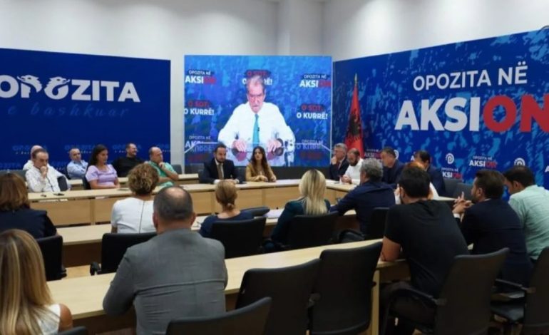 EMRAT/ Si u spostuan “besnikët” si drejtues politikë në qarqe, i hapën rrugën deputetëve që u bashkuan me Berishën