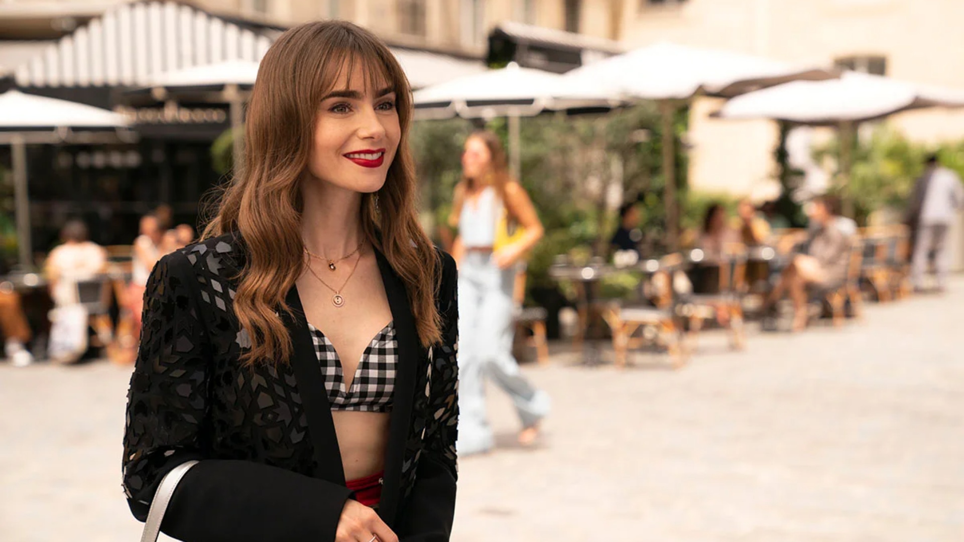 Episodet e reja të “Emily in Paris” zhvendosen shumë pranë Shqipërisë