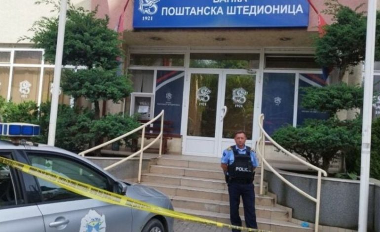 Bastisja në institucionet financiare në Leposaviq/ Sekuestrohen mijëra euro, dinarë serb, franga zvicerane dhe dollarë amerikan