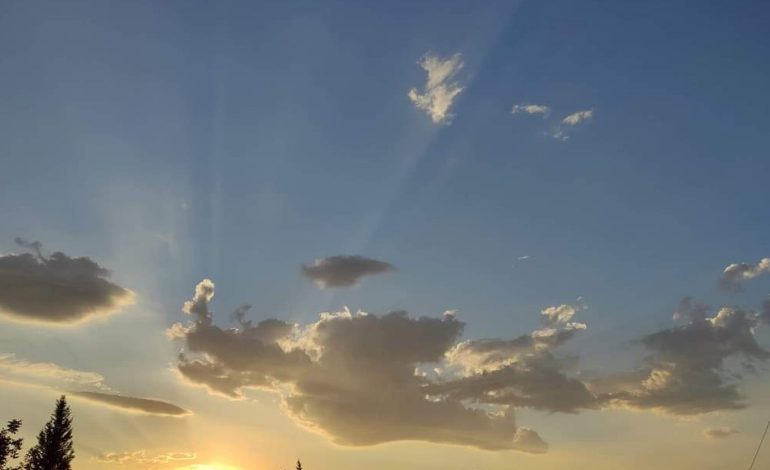 Paradite diell, pasdite shi me shtrëngata në disa zona, parashikimi i motit për sot									
									 05/09/2024 07:04