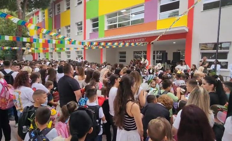 11.442 nxënës në arsimin parauniversitar në Fier, asnjë shkollë e mbyllur