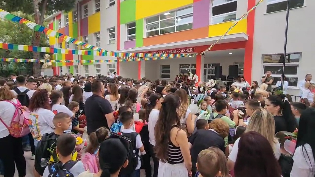 11.442 nxënës në arsimin parauniversitar në Fier, asnjë shkollë e mbyllur