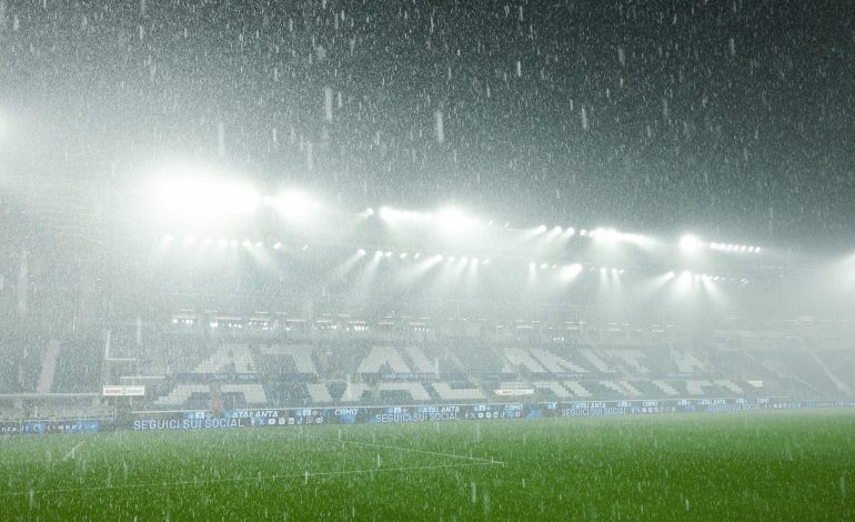 U shty për një orë për shkak të reshjeve të shiut, merret vendimi final për Atalanta-Como