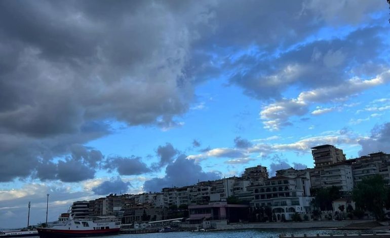 Parashikimi i motit/ Rrebeshe dhe stuhi afatshkurtra, ja sa shkojnë temperaturat