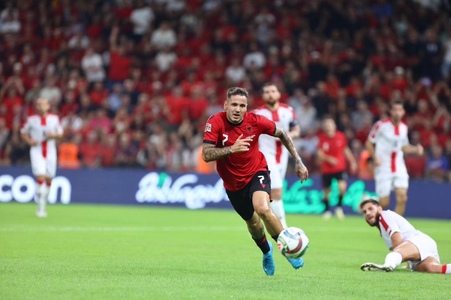 FOTO/ Bie miti “Air Albania”, Gjeorgjia “shkund” Shqipërinë, SofaScore “nxin” legjionarët