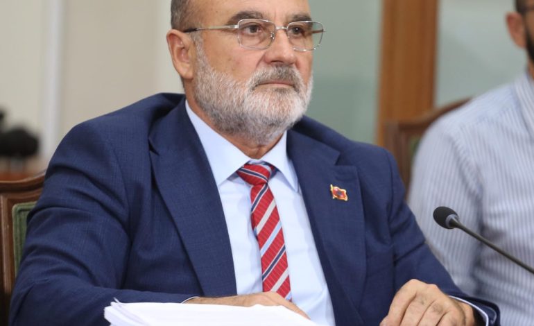 “Nuk jam në dijeni”, deputeti Sinaj mbrohet para Këshillit të Mandateve