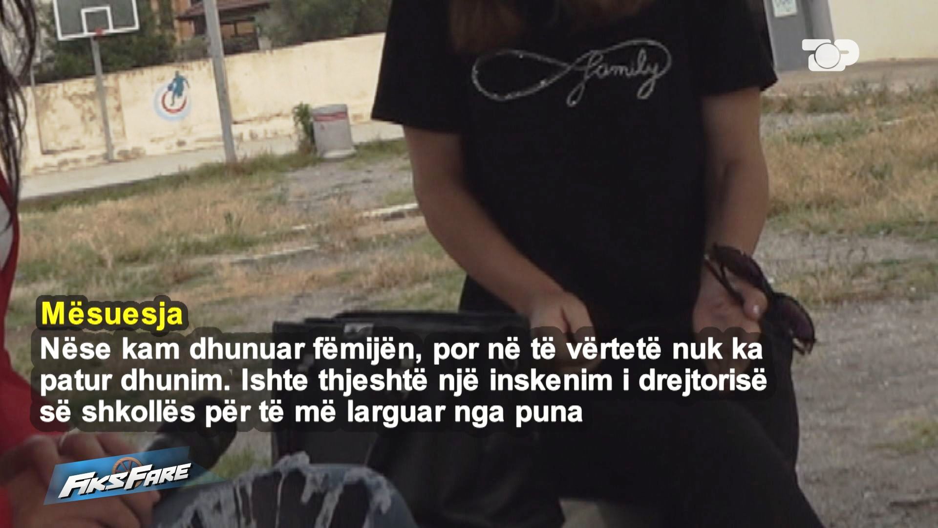 Mësuesja me probleme të shëndetit mendor jep mësim e pashqetësuar edhe pse kishte dhunuar një nxënës. Pezullohet pas interesimit të Fiks Fare!