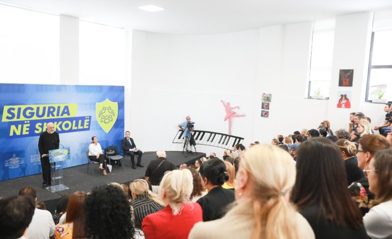Siguria në shkolla, Rama: Oficeri duhet të jetë syri dhe veshi i prindërve, kanë mision të njohin çdo nxënës