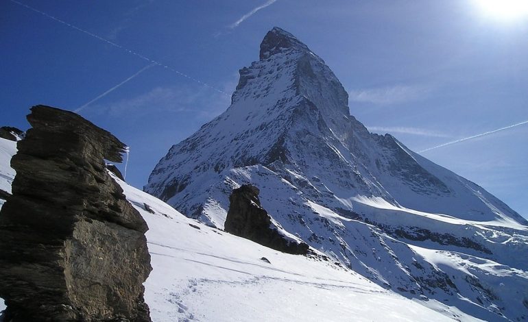 Moti i ngrohtë shkrin akullnajat alpine në Itali, shtatë metra më shumë se vitin e kaluar