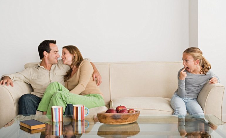 ‘E kisha tmerr t’i shihja prindërit duke u puthur’,moderatorja ‘habit’ me deklaratën