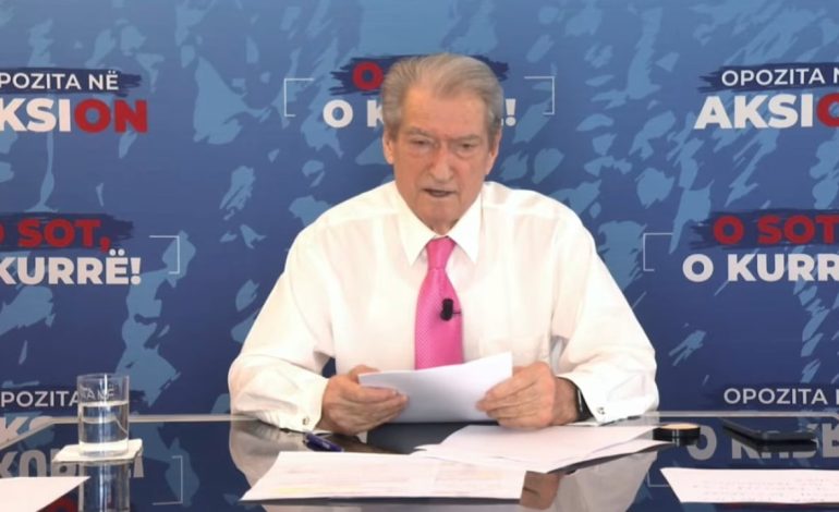 “Keqpërdoren në mënyrë ekstreme nga Skap”, Berisha kërcënon hapur gazetarët: Po ua them troç, do trajtoheni si anëtarët e organizatës kriminale