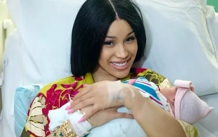 Cardi B është “kthyer” në një tjetër person pas lindjes të fëmijës së tretë