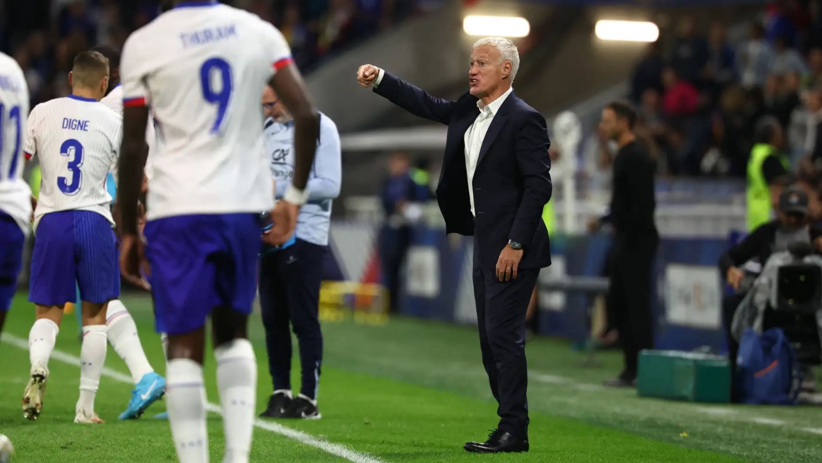 Uli në stol “gjelat” e famshëm, Deschamps rikthen Francën te fitorja, por tifozët nuk i ndalën vërshëllimat: Nuk kanë asnjë efekt, Mbappe?