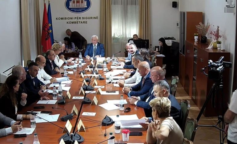 “Mos bëni shantazh”, Sterkaj deputetëve të PD në Komisionin e Sigurisë: Deri në 2034 s’vini në pushtet ju, por lëreni ministrin të flasë