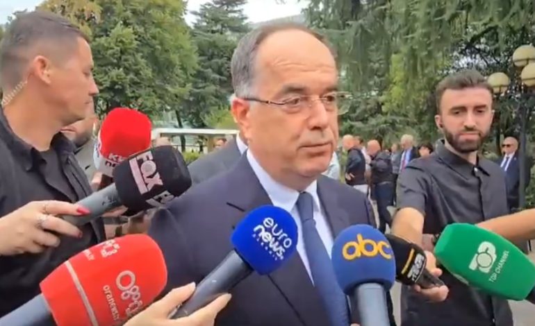 Begaj kryen homazhe në nderim të Gerti Bogdanit: Njeri me vlera të jashtëzakonshme morale dhe politike