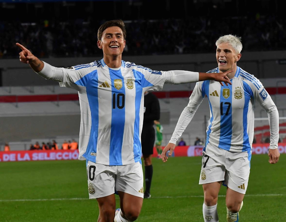 Argjentina nuk ndalet, thyen 3-0 Kilin, Dybala realizon me fanellën e Messi-t, Martinez flet për “Topin e Artë”: E meritoj (VIDEO)