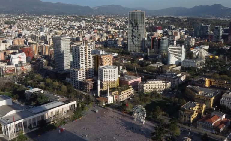 Shitjet e pronave ranë, por kullat në Tiranë rrisin çmimet e banesave në gjashtëmujorin e parë
