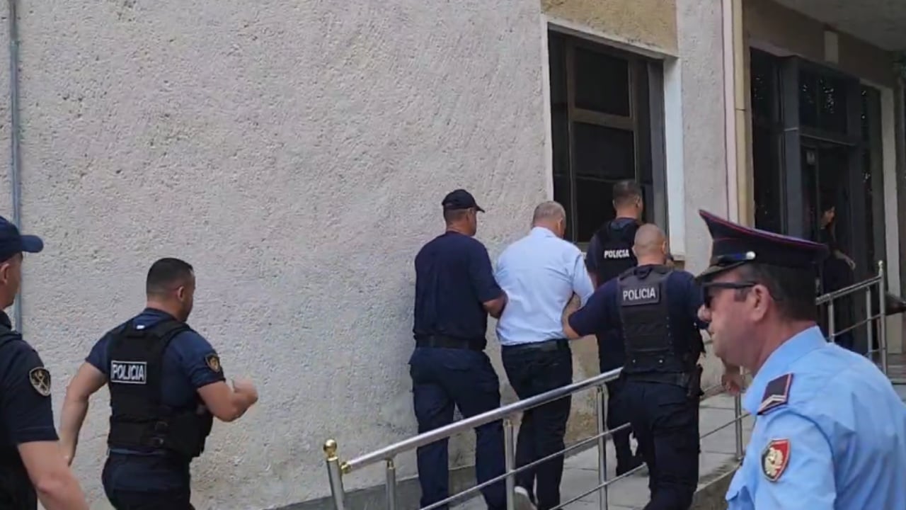 Fredi Beleri lirohet me kusht nga burgu/ Gjykata e Fierit pranon kërkesën, i kishin mbetur edhe 6 javë
