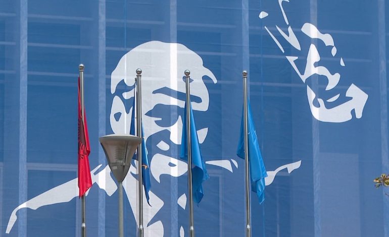 Shtatori i nxehtë i opozitës/ Demokratët mblidhen në seli për të diskutuar aksionin opozitar në Kuvend