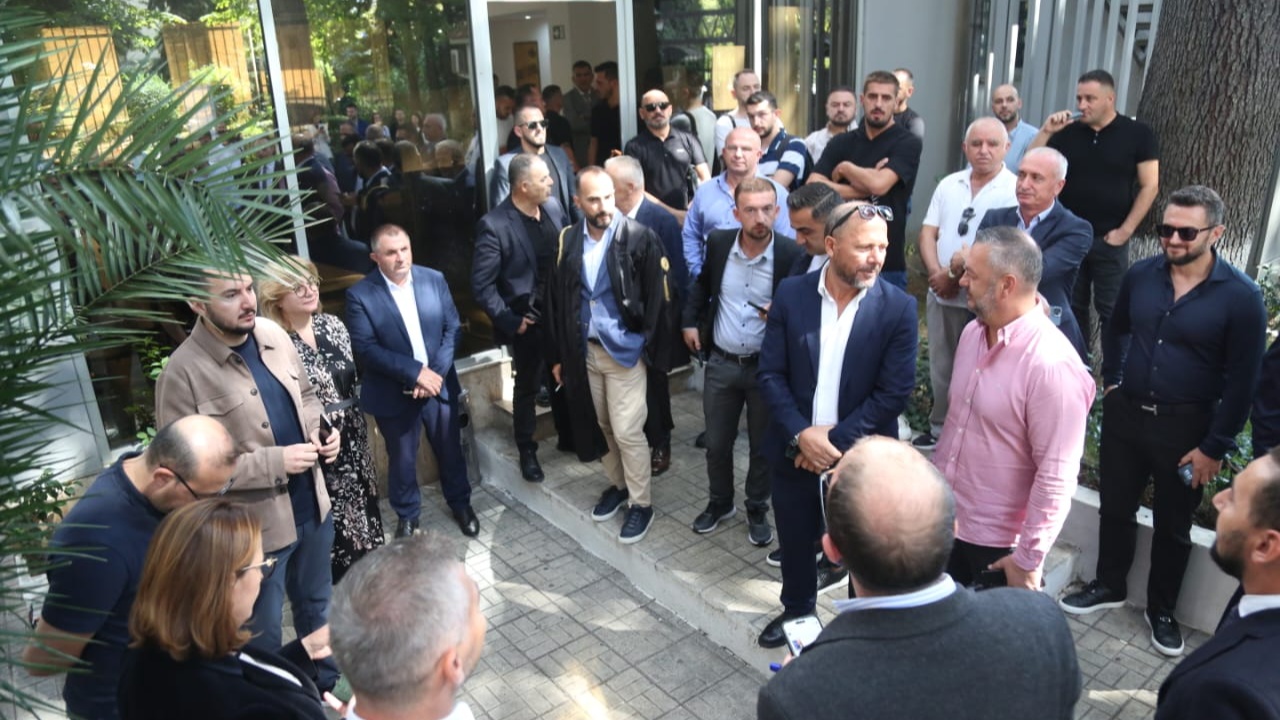 “Dënim politik”, nga Bardhi te Gjekmarkaj, opozita reagon pas vendimit për Salianjin: Ditë e zezë për demokracinë, kaluan vijat e kuqe