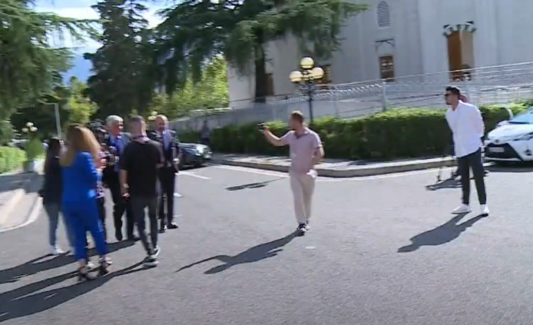 VIDEO/ Rama e la jashtë listës së sigurtë, Pandeli Majko humb durimin nga pyetjet thumbuese të gazetarëve