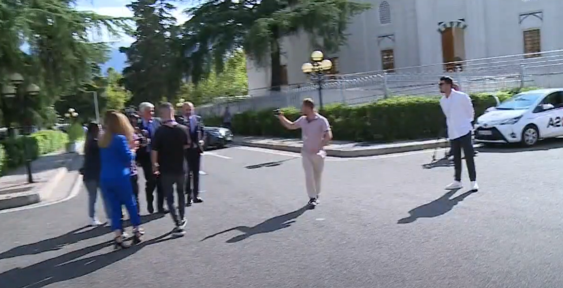 VIDEO/ Rama e la jashtë listës së sigurtë, Pandeli Majko humb durimin nga pyetjet thumbuese të gazetarëve