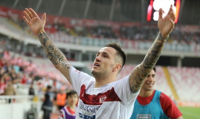 VIDEO/ Manaj rikthehet “i frikshëm” pas dëmtimit, dopietë me Sivasspor