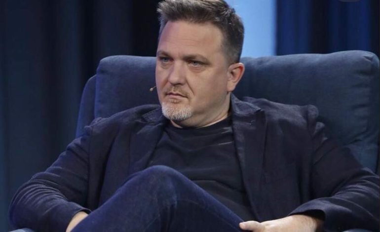 “Publikut i mungon Ermali i dikurshëm”/ Jul Deda i përgjigjet me ironi Mamaqit