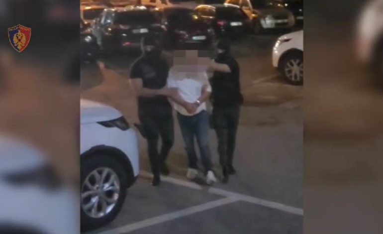 Të shpallur në kërkim për prodhim dhe shitje droge, arrestohen dy persona në Tiranë. Do të ekstradohen në Kosovë