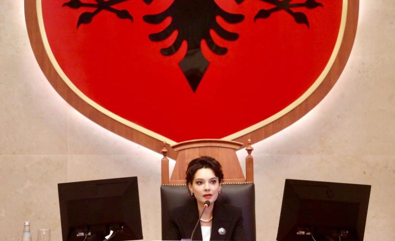 Mandati i Xhaçkës/ Zbulohet letra e Spiropalit për Venecian: A mund të detyrohen deputetët që të votojnë në një mënyrë të caktuar?