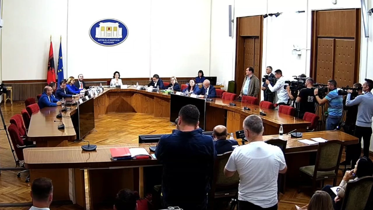 Mandati i Sinajt/ “Më ke plasur cipën, po hedh baltë mbi mua”, deputeti përplaset me Bardhin: Pse more para nga buxheti i shtetit?!