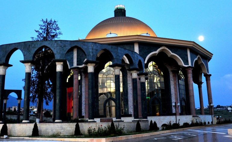 Një shtet sovran bektashi në Shqipëri? Ndani mendimin tuaj