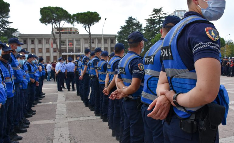 ‘Tollonat e drekës’ së policëve ushqejnë rrjetin e supermarketeve të Samir Manes